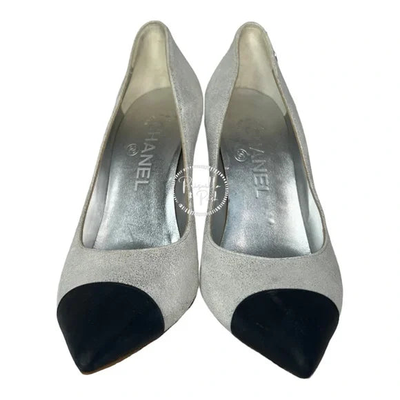 Chanel Metallic Silver/Black Leather CC Cap Pointed Toe Pumps 36 Block Heel